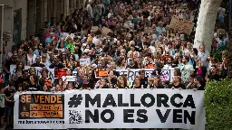Tausende demonstrieren auf Mallorca gegen Massentourismus