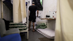 "Un mètre carré par personne"&nbsp;: la population carcérale atteint un niveau historique en France