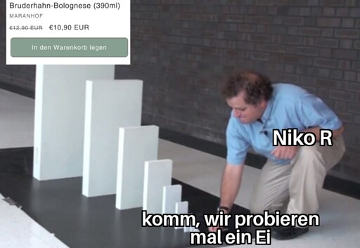 Domino-Effekt Meme: Niko Rittenau stellt den kleinsten Domino mit der Aufschrift "komm, wir probieren mal ein Ei". Dieser steht vor immer größer werdenden Dominos. Der größte Stein zeigt das "Bruderhahn-Hackfleisch", welches für schlappe 11€/390ml in seinem Shop erworben werden kann.