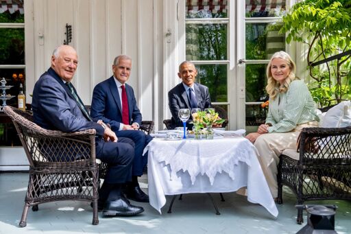 ‘En hyggelig lunsj’. Støre på besøk hos kongen og kronprinsessen med Obama som gjest. 