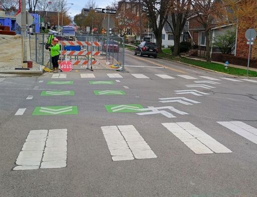 The 7-Line looking west from Dunn St. The cycle path is closed for construction and lane markers show that cyclists are supposed to cross diagonally in front of east, west, and southbound traffic.