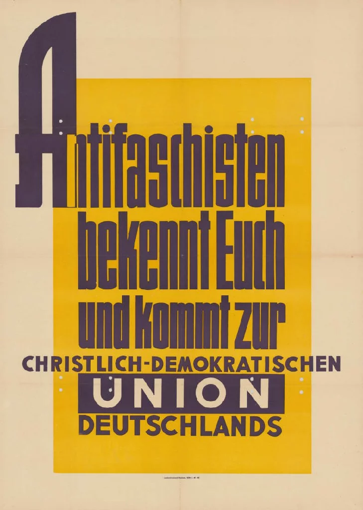 Altes CDU-Wahlplakat aus den 1950er Jahren mit dem Text Antifaschisten bekennt Euch und kommt zur Christlich Demokratischen Union Deutschlands
